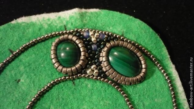 Вышитый бисером кулон "Подкова": часть 1