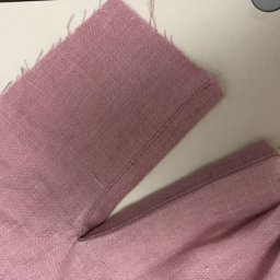 Простой способ обработки разреза рукава обтачкой