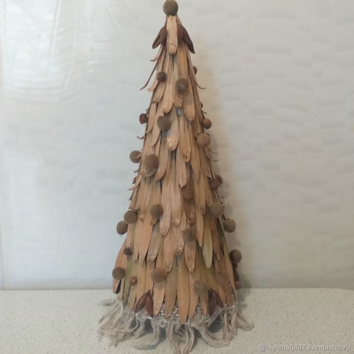 Мастерим ёлку из природных материалов: часть 3