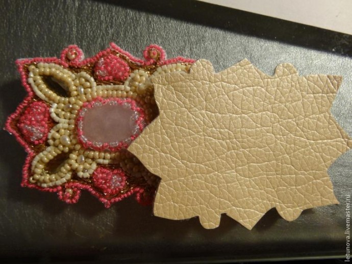​Брошь из бисера и лент: часть 4