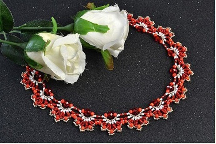 ​Яркое колье