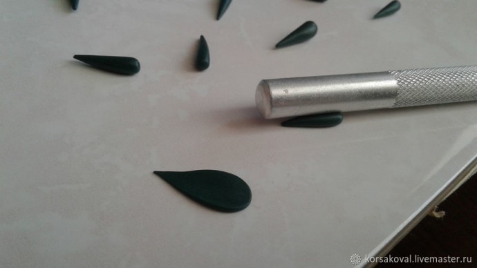 Создаем брошь "Букет двухцветных роз": часть 3 Создаем брошь "Букет двухцветных роз": часть 3