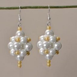 Серьги из искусственного жемчуга и желтого бисера