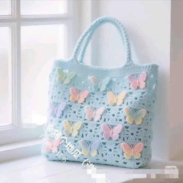 Нежная сумочка с бабочками Нежная сумочка с бабочками