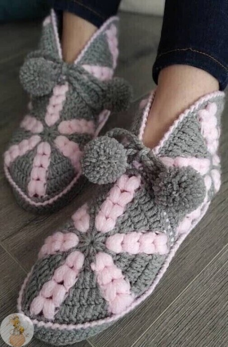 Узорные вязаные тапочки