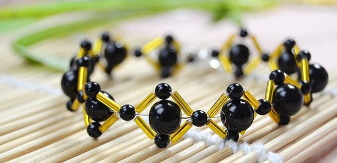 ​Черно-желтый браслет