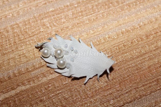 Брошь из обрезков натуральной кожи: мастер-класс, часть 3