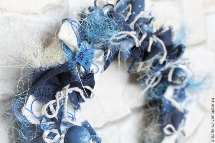 Создаем рождественские венок "В этом доме мы счастливы": часть 2