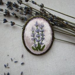Вышиваем брошь с лавандой
