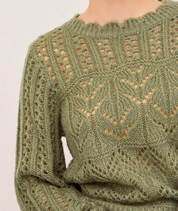 ​Оливковый джемпер с комбинацией узоров