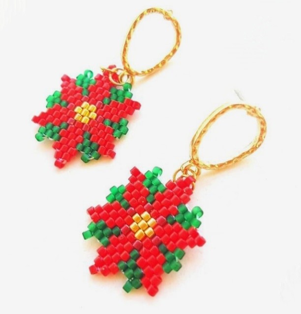 Пуансеттия из бисера Пуансеттия из бисера