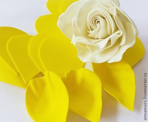 Цветы из фоамирана на ободке
