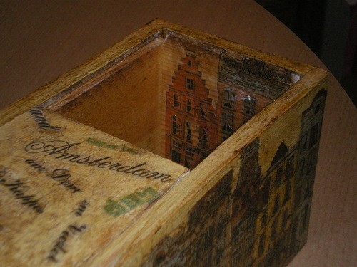 ​Декупаж старой коробки из-под вина: часть 2