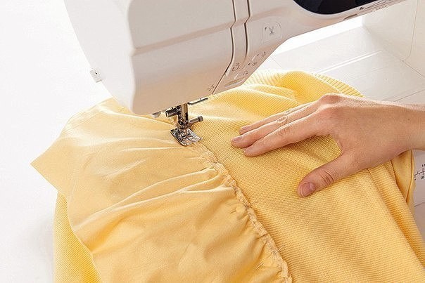 ​Украшение пуловера оборкой