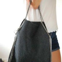 Элегантная сумка с ручкой-цепью