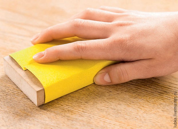 Расписываем стульчик в стиле "Алиса в стране чудес": часть 1