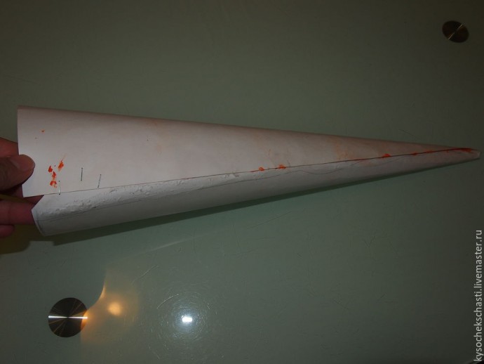 Мастерим "сладкую" ёлочку из конфет и мишуры: часть 1