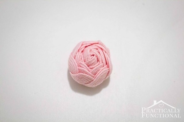 Розы из ленты-вьюнка