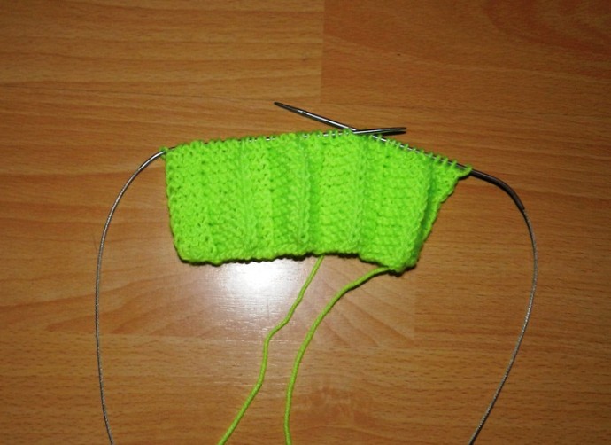 Вяжем на спицах плиссированную юбочку