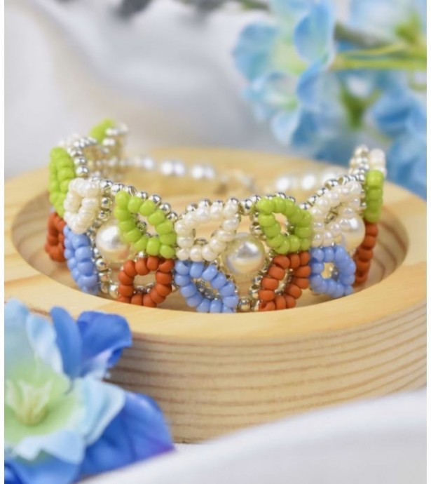 Ажурный браслет из бисера