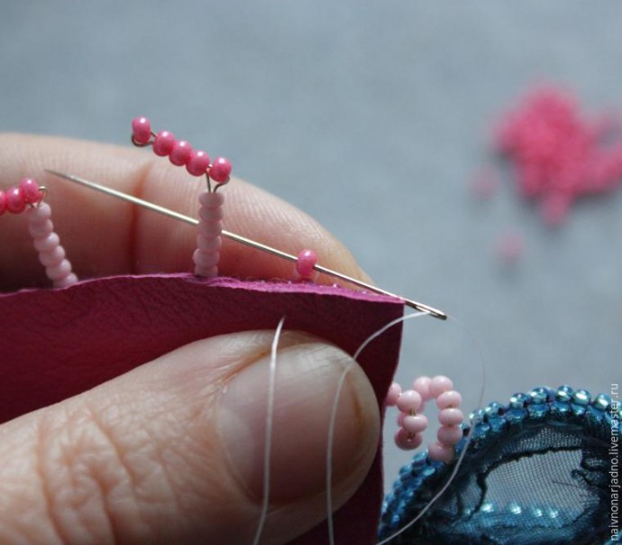 ​Вышиваем брошку "Свинка Пеппа": часть 5