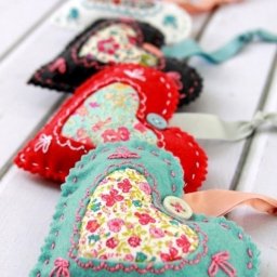 Мастерим сердечки из фетра