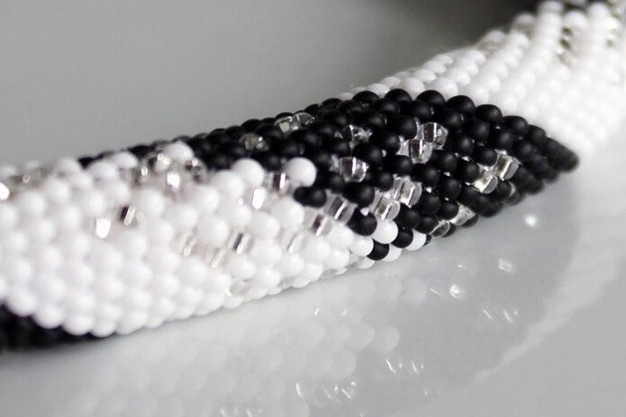 ​Черно-белый жгут