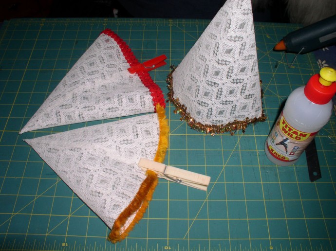 Как сшить ажурные ёлочки из кружева