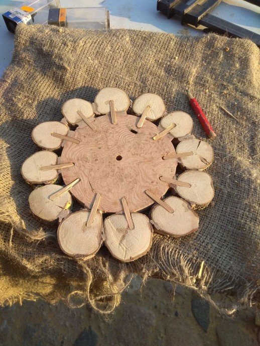 ​Делаем оригинальные деревянные часы из спилов: часть 4