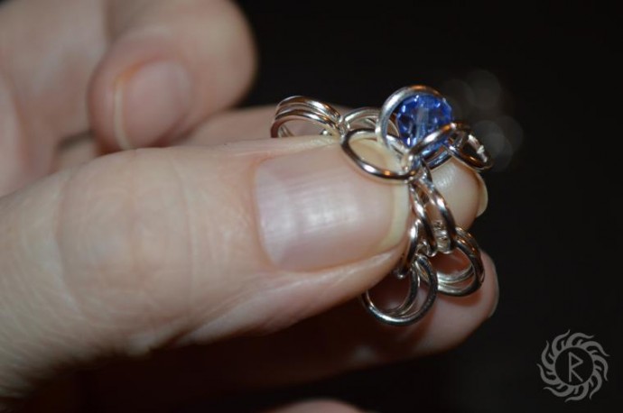 Кольчужный цветок с бусинами: мастер-класс