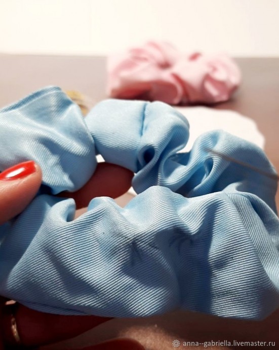 Декорирование модной резиночки вышивкой гладью, жемчугом и бисером Декорирование модной резиночки вышивкой гладью, жемчугом и бисером