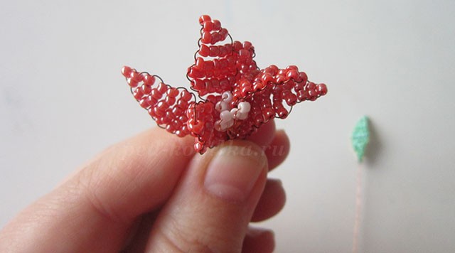 Цветок из бисера