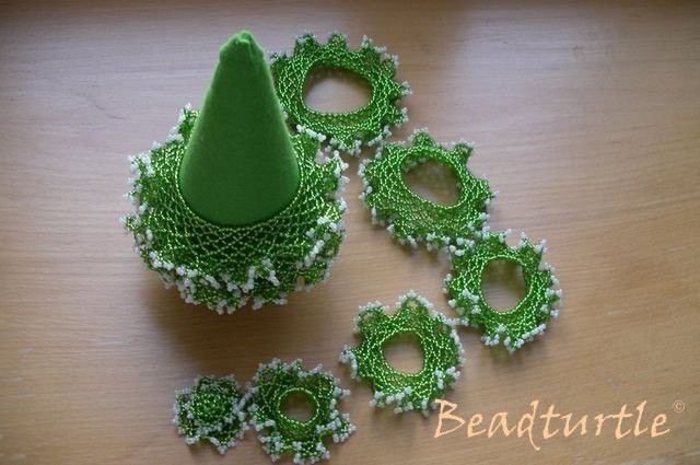 Елочка из бисера и бусин