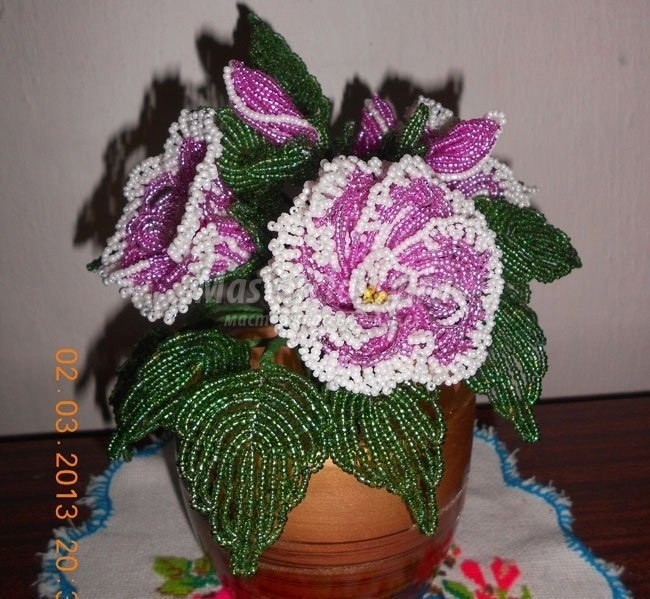 Гибискус из бисера Гибискус из бисера