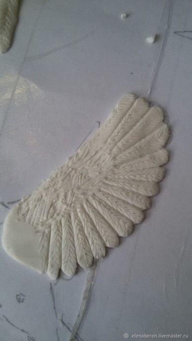 ​Мастерим голубую сороку из глины: часть 2