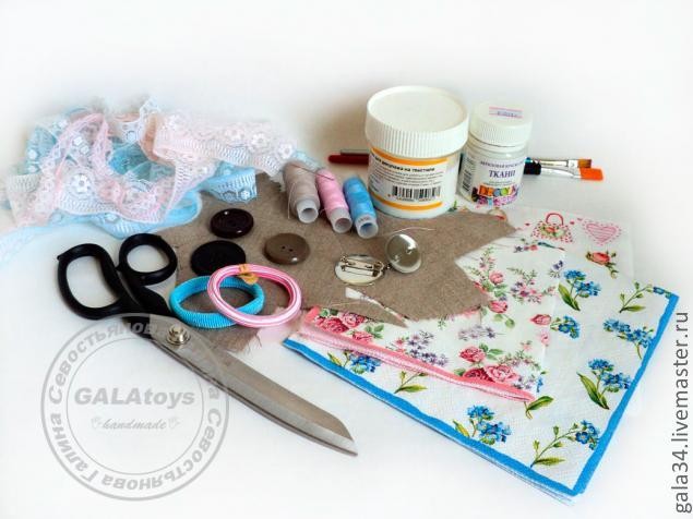 ​Броши из натурального льна и кружева, с элементами декупажа