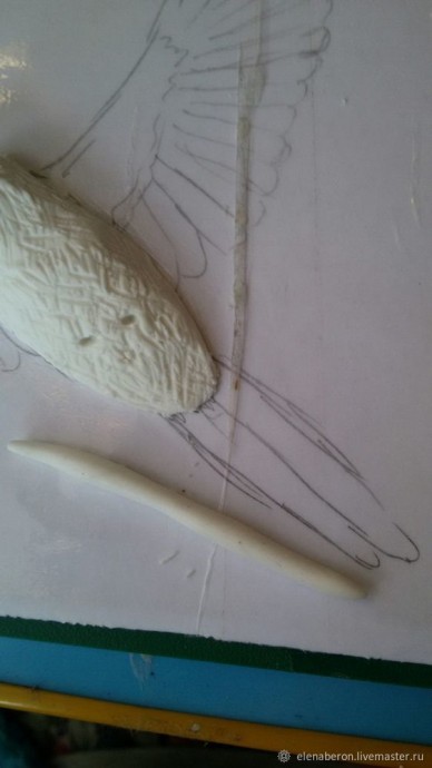 ​Мастерим голубую сороку из глины: часть 2