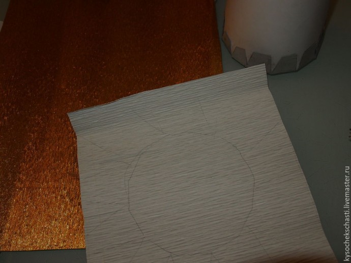 Мастерим "сладкую" ёлочку из конфет и мишуры: часть 2