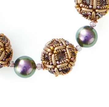 Ожерелье с бусинами в форме восьмигранника Ожерелье с бусинами в форме восьмигранника