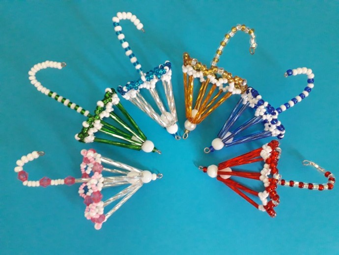 Зонтик из бисера, стекляруса, бусин