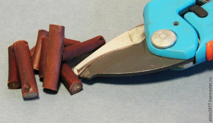 Изготавливаем экопуговицы из вишнёвых веточек