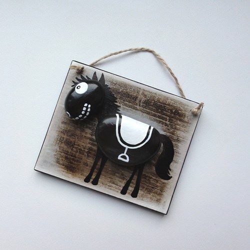 Лошадки из гальки и прочих камешков