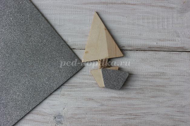 Ёлочка магнит на холодильник из сизаля