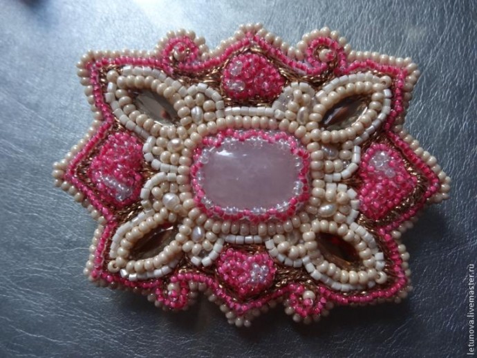 ​Брошь из бисера и лент: часть 5