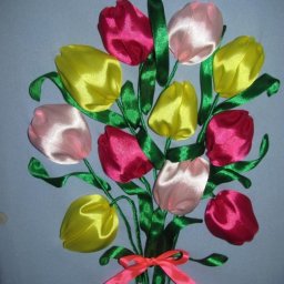 Вышивка лентами: тюльпаны