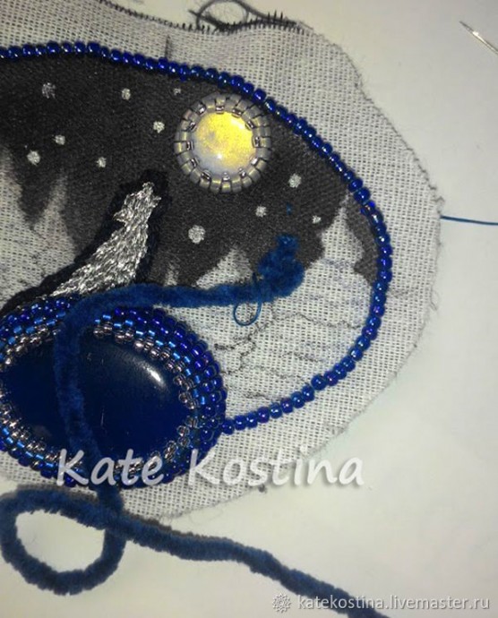 ​Кулон "Заледеневшее озеро": вышивка гладью и бисером, часть 1