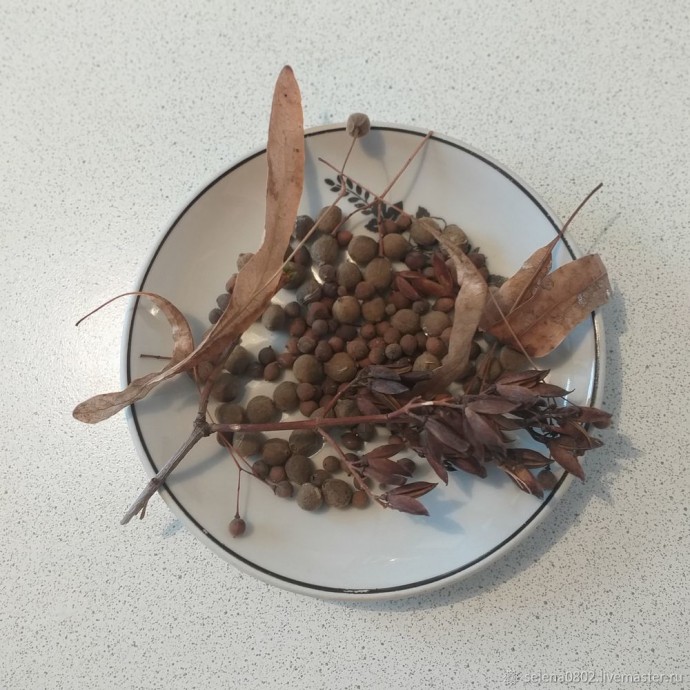 Мастерим ёлку из природных материалов: часть 1