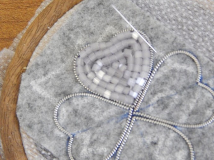 Создание броши "Клевер" из бисера: мастер-класс, часть 2