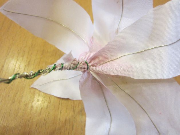 Цветок из ткани "Лилия": мастер-класс, часть 2 Цветок из ткани "Лилия": мастер-класс, часть 2