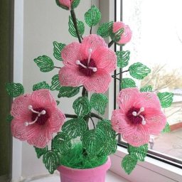 Гибискус из бисера и рубки